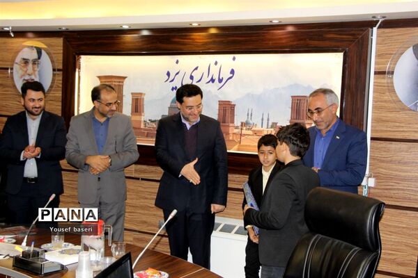 تقدیر از دانش‌آموزان پژوهشگر برتر یزدی
