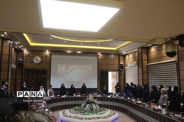تقدیر از دانش‌آموزان پژوهشگر برتر یزدی