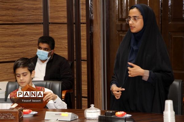 تقدیر از دانش‌آموزان پژوهشگر برتر یزدی