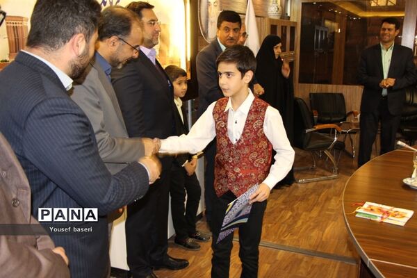 تقدیر از دانش‌آموزان پژوهشگر برتر یزدی