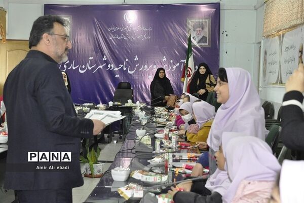 دیدار صمیمی دانش‌آموزان دبستان صمدایی با مدیر آموزش و پرورش ناحیه 2 ساری