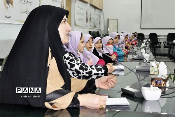 دیدار صمیمی دانش‌آموزان دبستان صمدایی با مدیر آموزش و پرورش ناحیه 2 ساری