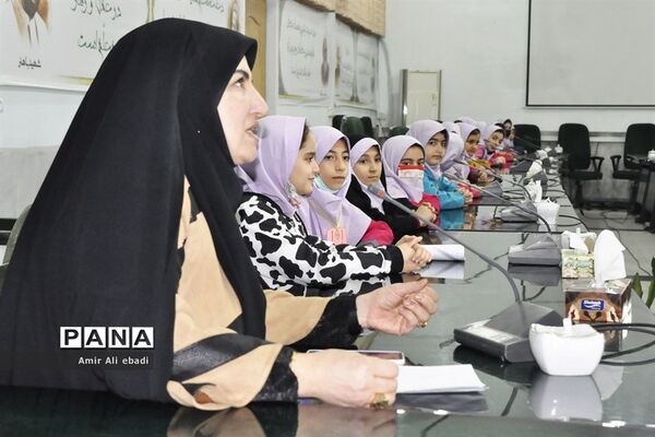 دیدار صمیمی دانش‌آموزان دبستان صمدایی با مدیر آموزش و پرورش ناحیه 2 ساری