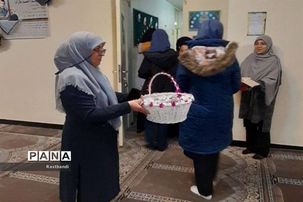 محفل انس با قرآن در دبیرستان وحدت منطقه ۱۳