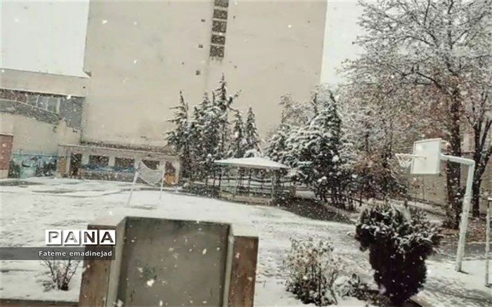 گزارش خبرنگار پانا از روز برفی در دبیرستان تربیت رودهن /فیلم