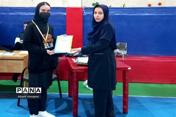 مسابقات  شطرنج در ورزشگاه شهید میر امین محمدی