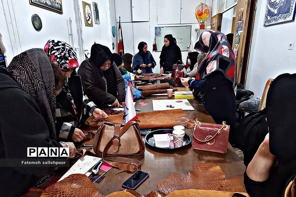 برگزاری آموزش چرم دوزی رایگان در شهرستان قرچک