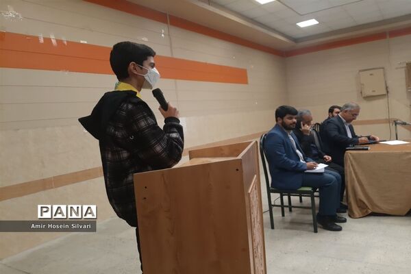 دیدار مدیرکل آموزش و پرورش فارس با دانش‌آموزان عضو تشکل‌های دانش‌آموزی جهرم