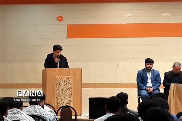 دیدار مدیرکل آموزش و پرورش فارس با دانش‌آموزان عضو تشکل‌های دانش‌آموزی جهرم