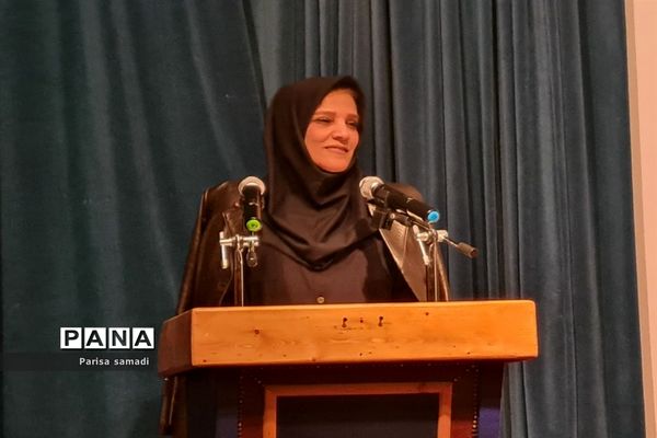 بازدید دانش‌آموزان منطقه ۱۳ از موسسه لغت‌نامه دهخدا