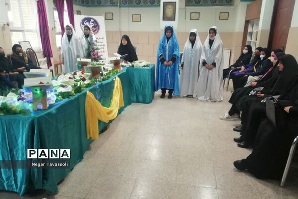 برگزاری مراسم آغاز هفته قرآن و عترت در آموزشگاه شاهد ۱۶ ، ناحیه ۴ شیراز