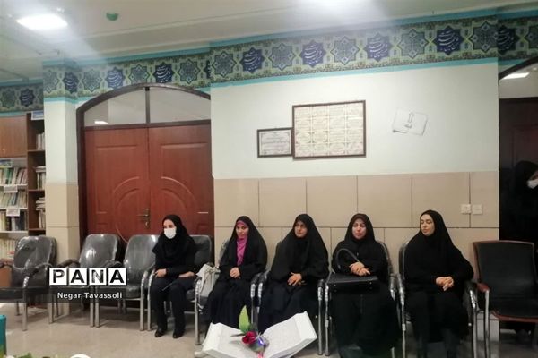 برگزاری مراسم آغاز هفته قرآن و عترت در آموزشگاه شاهد ۱۶ ، ناحیه ۴ شیراز