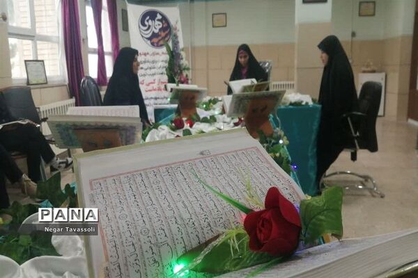 برگزاری مراسم آغاز هفته قرآن و عترت در آموزشگاه شاهد ۱۶ ، ناحیه ۴ شیراز