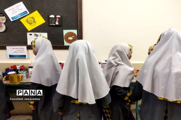 برپایی نمایشگاه دست سازه‌های دانش‌آموزان در دبستان مزرعه دختران صفادشت