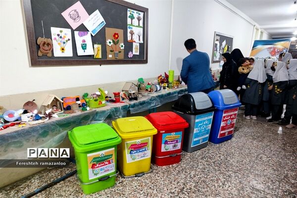 برپایی نمایشگاه دست سازه‌های دانش‌آموزان در دبستان مزرعه دختران صفادشت