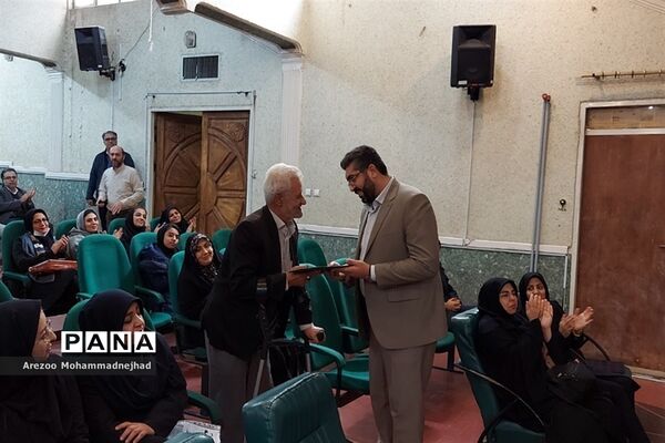 تقدیر از دانشجویان کارآفرین دانشگاه پیام نور شهرستان قرچک