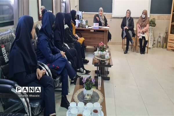 اولین جلسه شورای دانش‌آموزی دبیرستان یاس