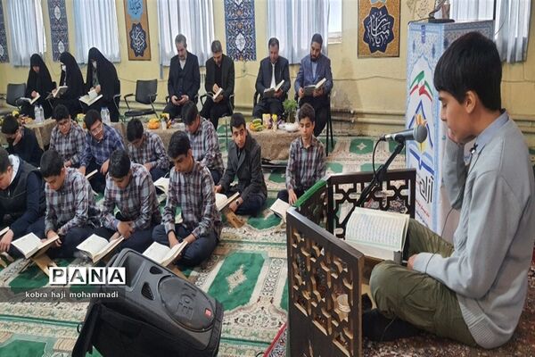 مراسم نوای قرآنی به‌مناسبت آغاز هفته‌ قرآن، عترت و نماز در مدارس منطقه٢