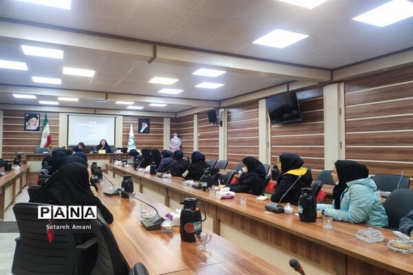 جلسه روسای شورای دانش‌آموزی ناحیه 3 مشهد