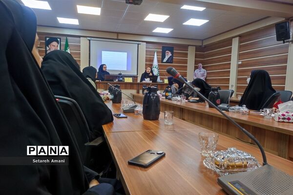 جلسه روسای شورای دانش‌آموزی ناحیه 3 مشهد