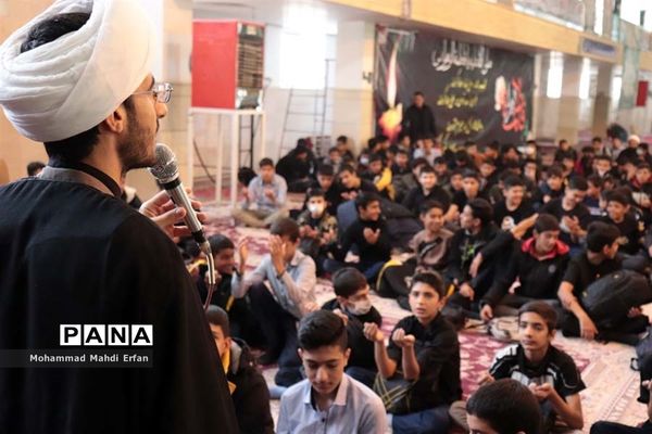 دانش‌آموزان آباده در سوگ حضرت فاطمه زهرا (س)