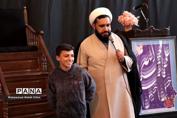 دانش‌آموزان آباده در سوگ حضرت فاطمه زهرا (س)