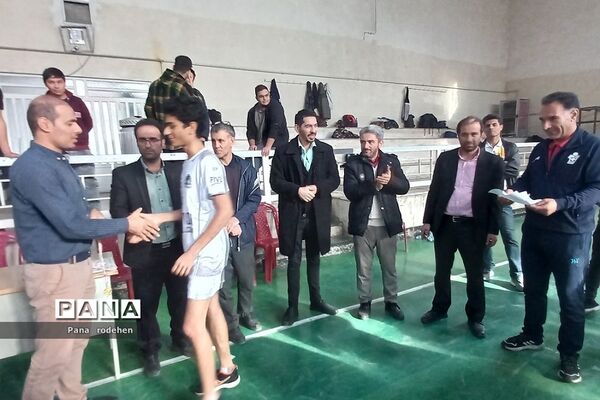 برگزاری مسابقات مرحله آموزشگاهی  والیبال در آموزش و پرورش رودهن