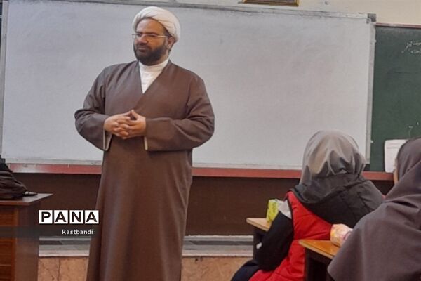 گفتمان دینی در دبیرستان وحدت منطقه ۱۳