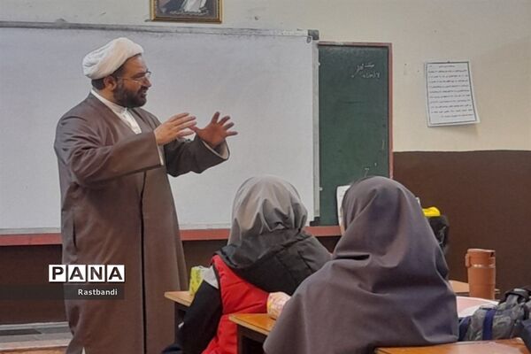 گفتمان دینی در دبیرستان وحدت منطقه ۱۳