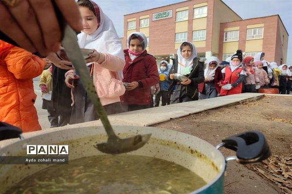 برگزاری مراسم ایام فاطمیه و برپایی ایستگاه صلواتی در مدرسه توفیق رباط کریم