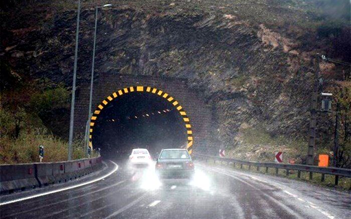بارش باران در جاده‌های ۲ استان