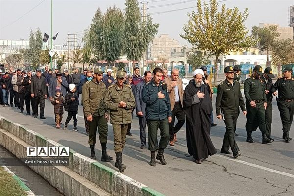 حرکت دسته عزاداری به‌مناسبت شهادت حضرت فاطمه زهرا(س) در شهرستان قرچک