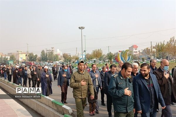 حرکت دسته عزاداری به‌مناسبت شهادت حضرت فاطمه زهرا(س) در شهرستان قرچک