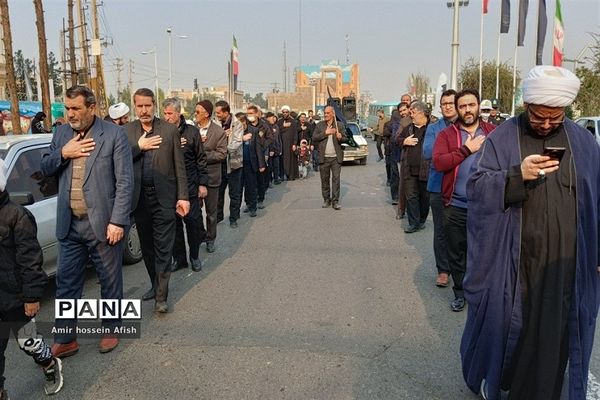 حرکت دسته عزاداری به‌مناسبت شهادت حضرت فاطمه زهرا(س) در شهرستان قرچک