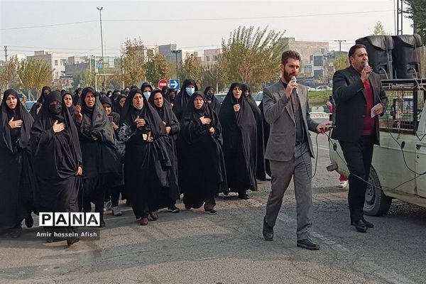 حرکت دسته عزاداری به‌مناسبت شهادت حضرت فاطمه زهرا(س) در شهرستان قرچک