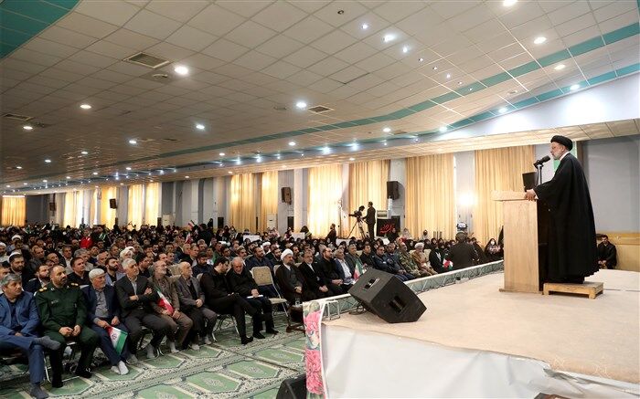 دولت همه توان و همت خود را صرف حل مشکلات اقتصادی کشور خواهد کرد