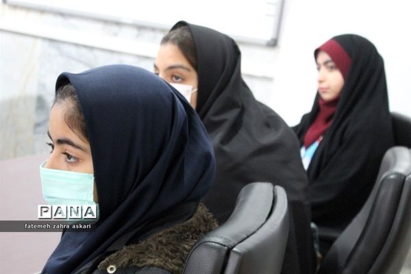 نشست مجلس دانش‌آموزی دختران شهرستان گلوگاه