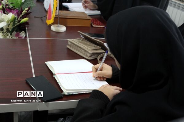 نشست مجلس دانش‌آموزی دختران شهرستان گلوگاه