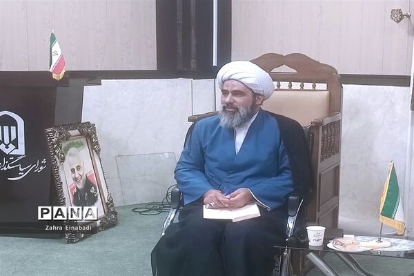 نشست  مداحان دانش‌آموز با امام جمعه شهرستان ملارد