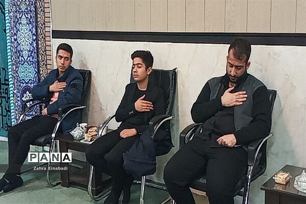 نشست  مداحان دانش‌آموز با امام جمعه شهرستان ملارد
