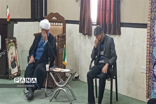 نشست  مداحان دانش‌آموز با امام جمعه شهرستان ملارد