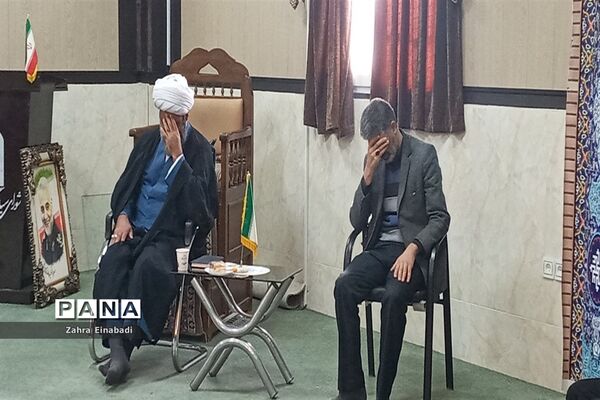 نشست  مداحان دانش‌آموز با امام جمعه شهرستان ملارد