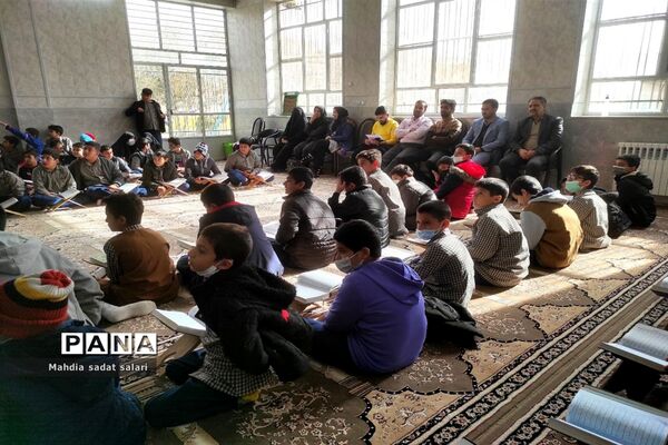 محفل انس با قرآن در دبستان پسرانهٔ پاسداران ناحیه یک  یزد