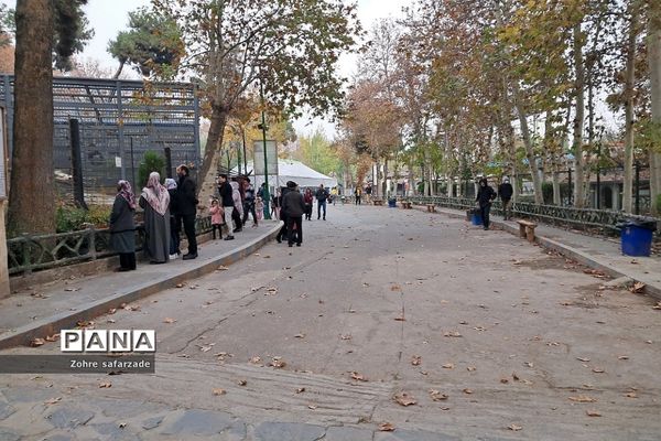 باغ وحش ارم در یک روز تعطیل  پاییزی