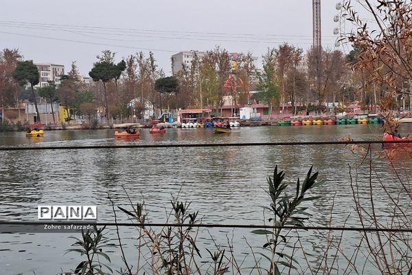 باغ وحش ارم در یک روز تعطیل  پاییزی