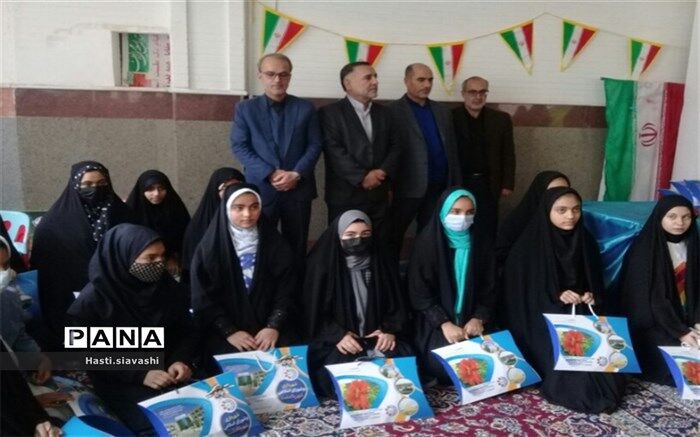 برگزاری نماز جمعه پاکدشت، با حضور دانش‌آموزان و مدیران مدارس