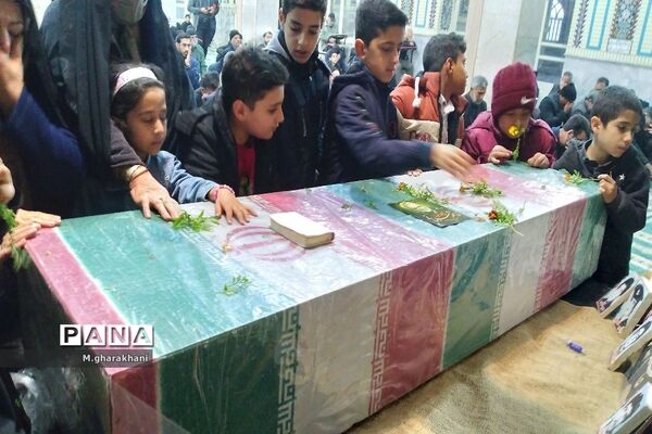 تشییع پیکر مطهر شهید گمنام در شهر بن