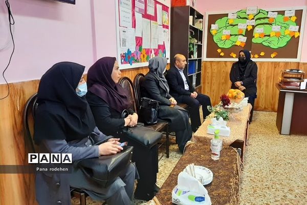 نواختن زنگ پژوهش در مدارس آموزش و پرورش رودهن