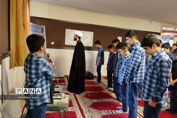نشست بصیرتی و آموزشی ویژه دهه فاطمیه در مدرسه شهید بهشتی رودهن