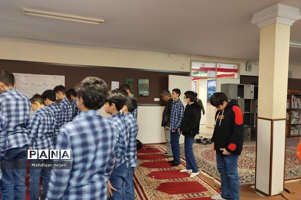 نشست بصیرتی و آموزشی ویژه دهه فاطمیه در مدرسه شهید بهشتی رودهن
